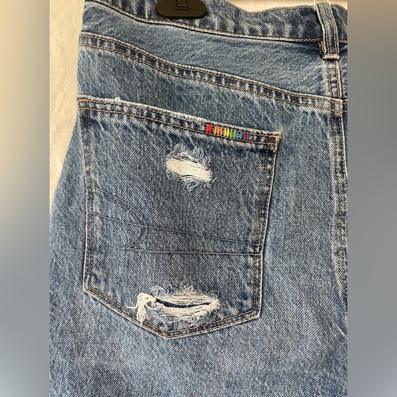 American Eagle Pride Medium Wash Denim Highest Rise Baggy Shorts Distressed; 14 - Picture 5 of 10